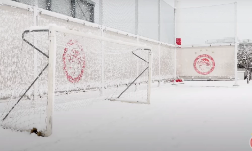 Ολυμπιακός: Προπόνηση με χιονοπόλεμο για τους Πειραιώτες